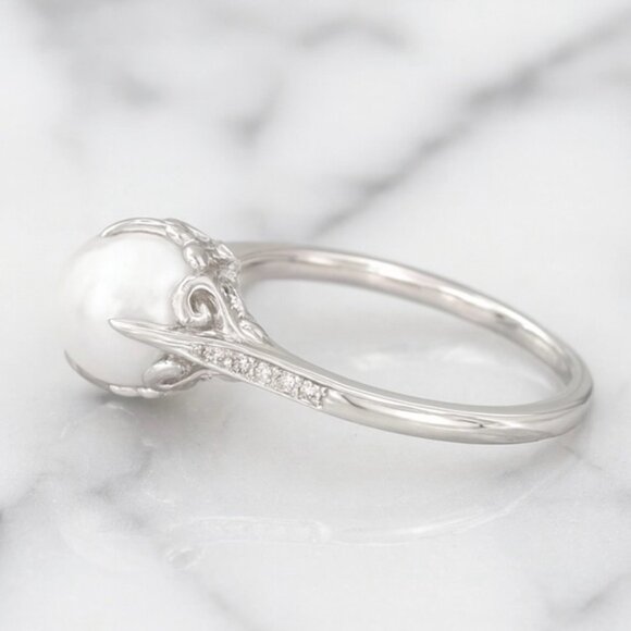 “Gwendolyn” Pearl Ring Gold OR Silver - Picture 2 of 3